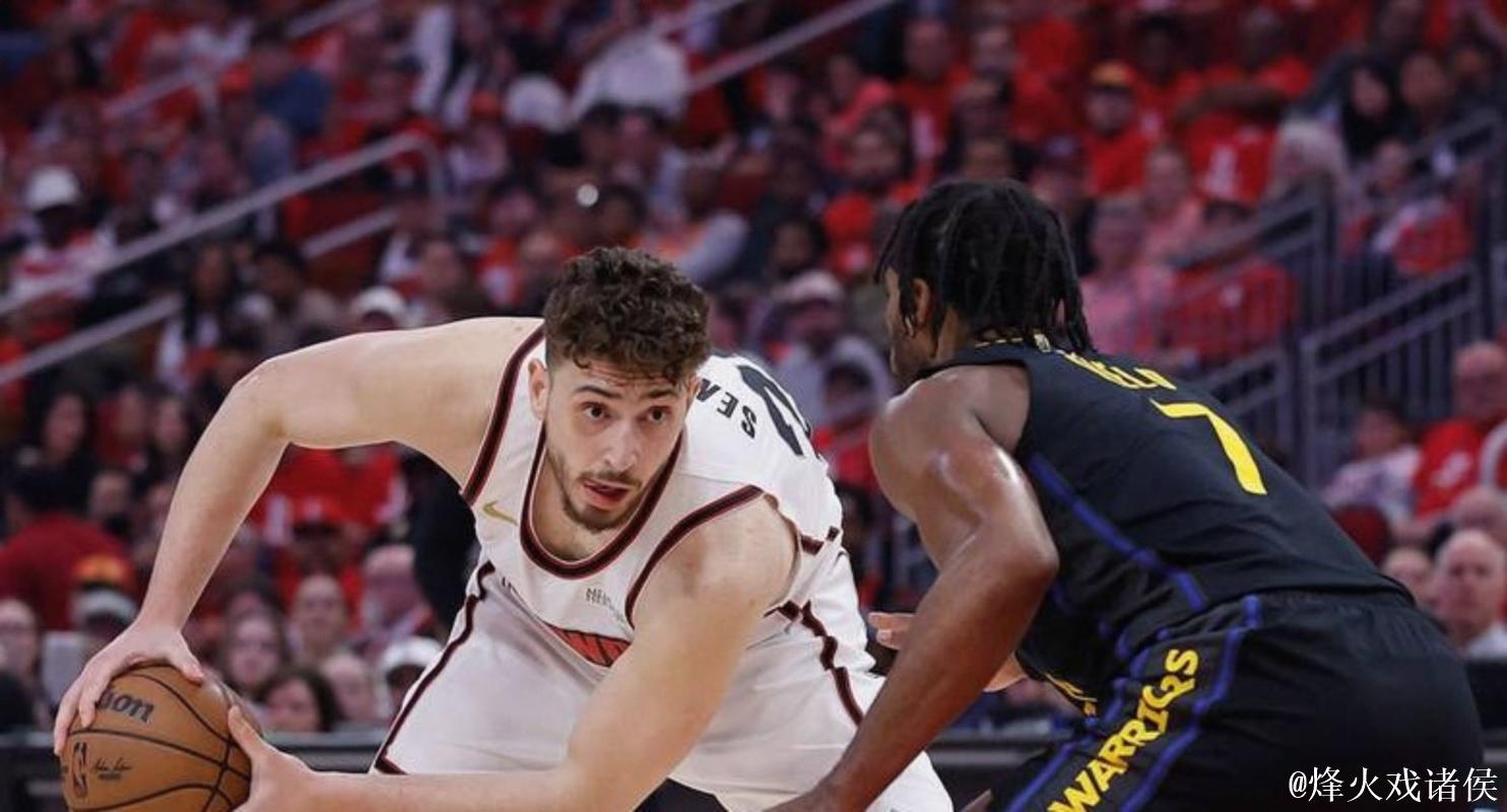 申京错位背打勾手打进,火箭反超1分比赛剩余2.3秒 申京错位背打勾手打进,火箭反超1分比赛剩余2.3秒